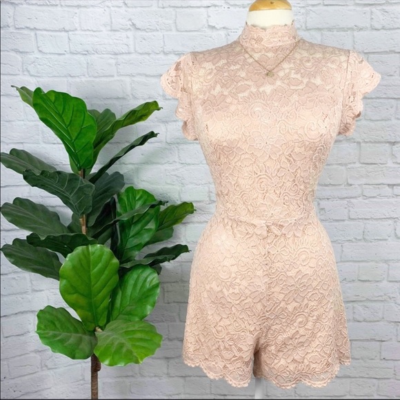 BEBE pastel scallop lace open back cocktail romper - Picture 4 of 7